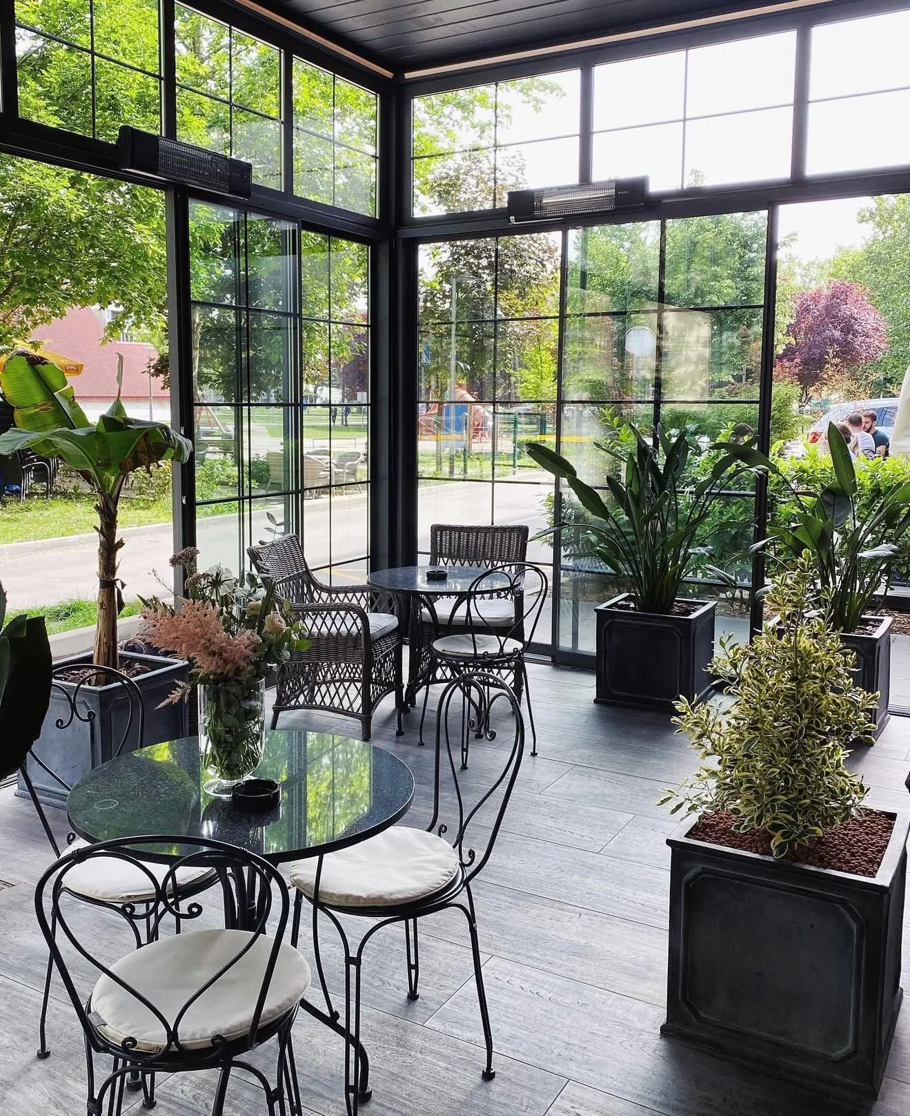 Jolie Petite interior